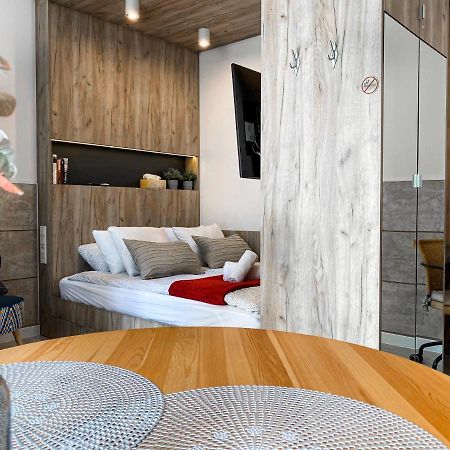Beautiful Studio For Couples With Air Conditioning - Old Town & Main Station Cracóvia Exterior foto