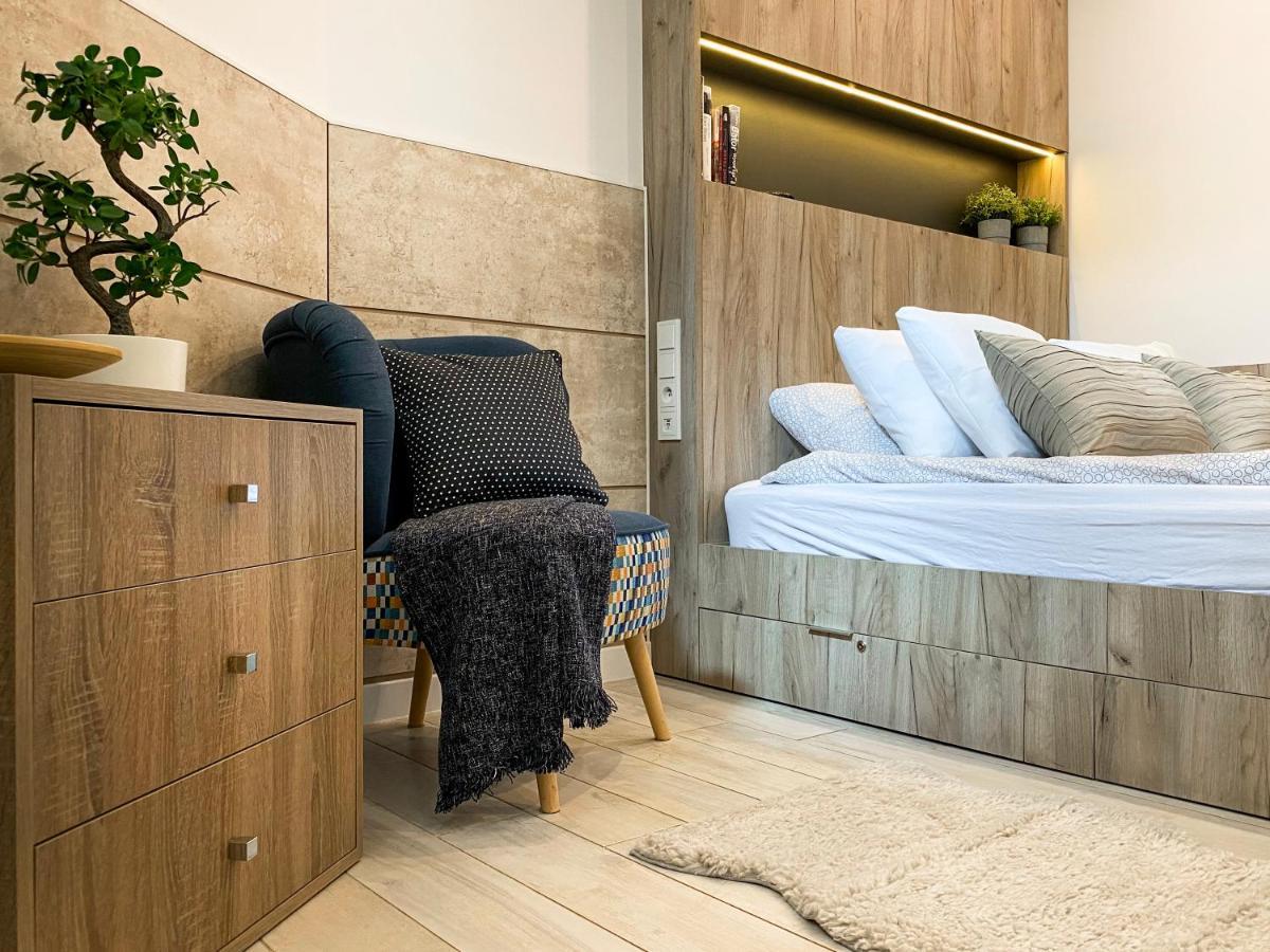 Beautiful Studio For Couples With Air Conditioning - Old Town & Main Station Cracóvia Exterior foto