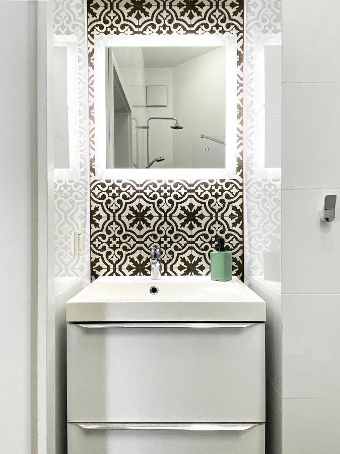 Beautiful Studio For Couples With Air Conditioning - Old Town & Main Station Cracóvia Exterior foto