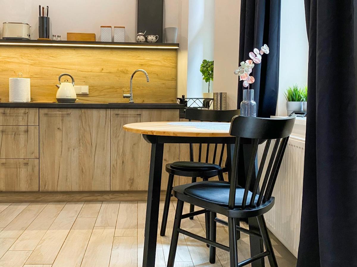 Beautiful Studio For Couples With Air Conditioning - Old Town & Main Station Cracóvia Exterior foto