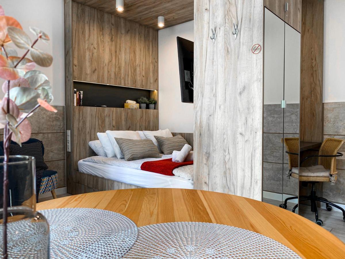 Beautiful Studio For Couples With Air Conditioning - Old Town & Main Station Cracóvia Exterior foto